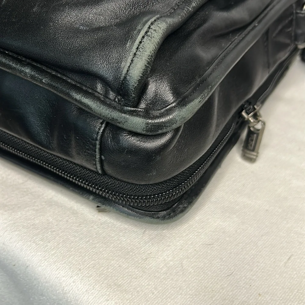 TUMI Rare black Alpha leather laptop briefcase messenger bag. Detach straps.